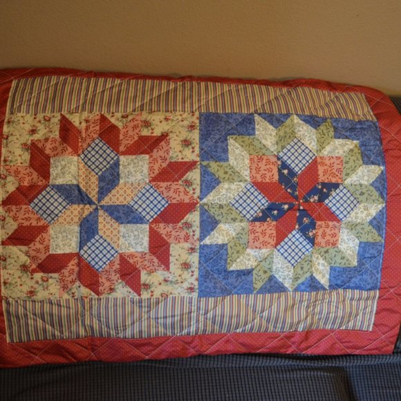 MAINSTAYS (TM) Like Quilted Pillow Case Rectangle Red-Blue-White 31' x 24.5' - Picture 3 of 4
